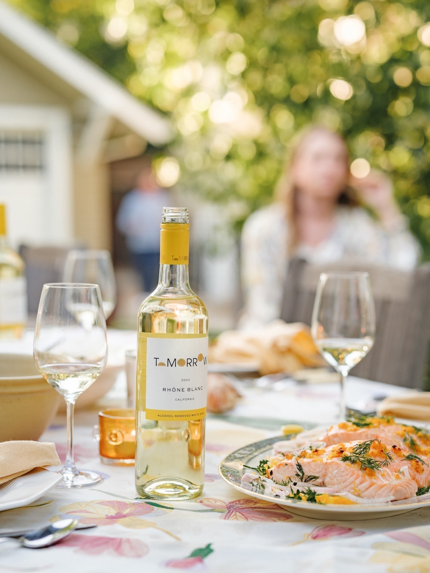 Tomorrow Cellars non-alcoholic white wine with easy salmon dish for summer and easter