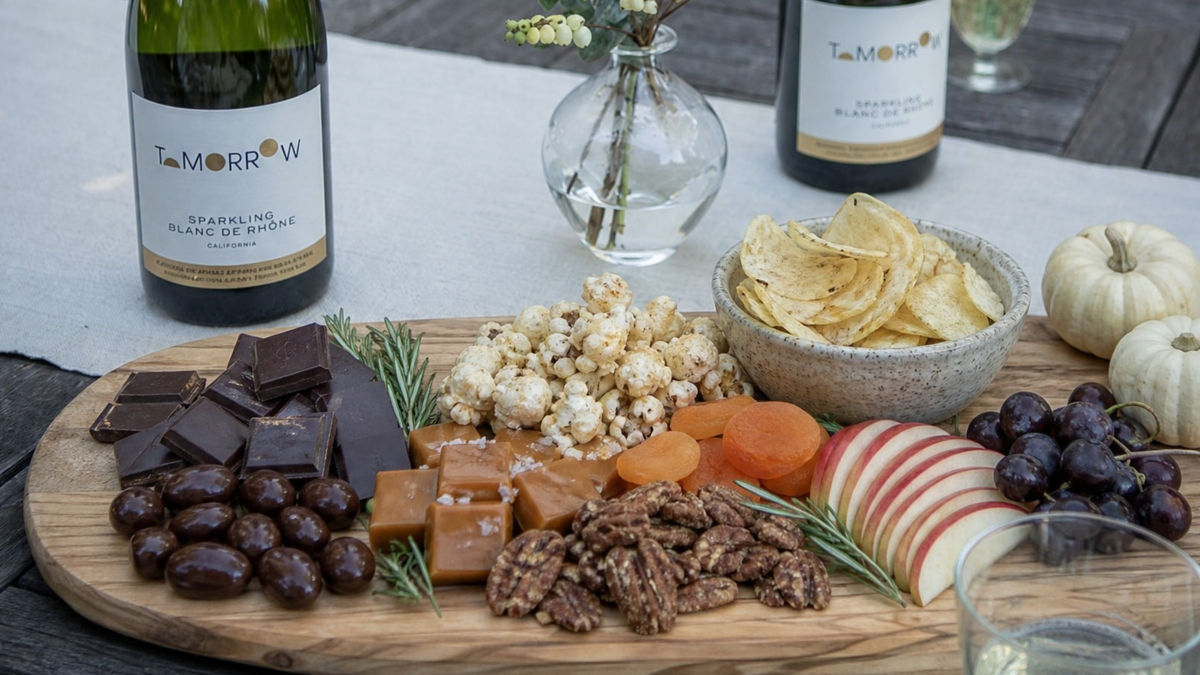 Halloween hosting idea - Halloween treat board 